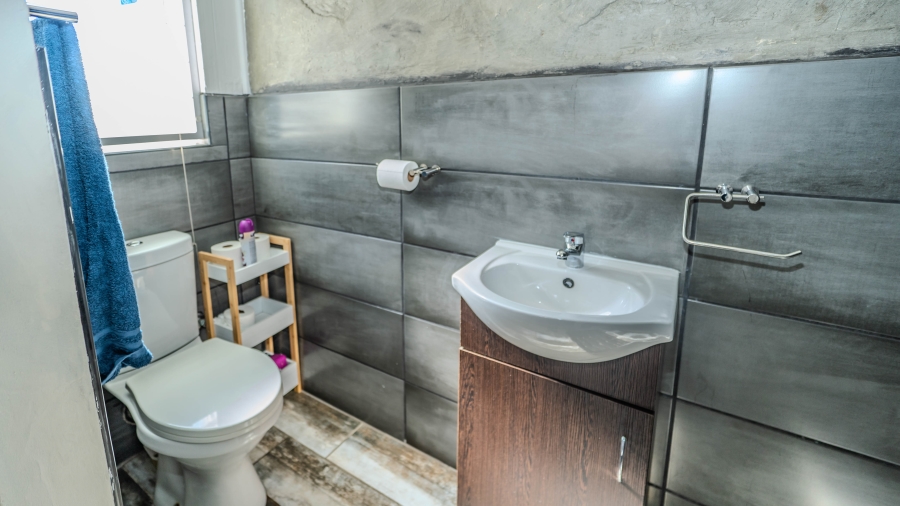 4 Bedroom Property for Sale in De Oude Spruit Western Cape